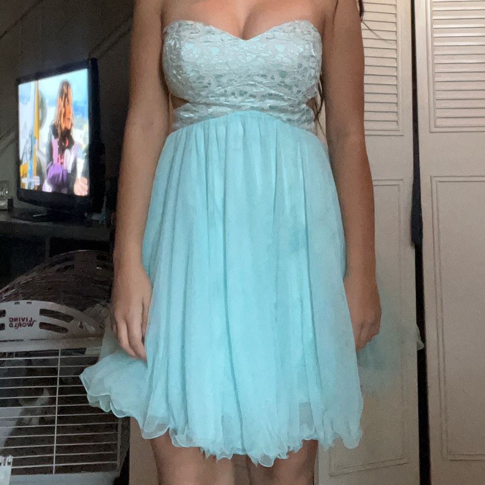 Light blue mid side, dress strapless, white lace top